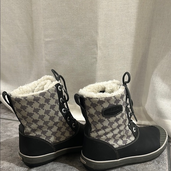 Winter Boots - Picture 5 of 7